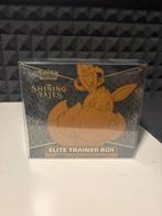 Elite trainer box  shining fates, Hobby en Vrije tijd, Verzamelkaartspellen | Pokémon, Ophalen of Verzenden, Zo goed als nieuw