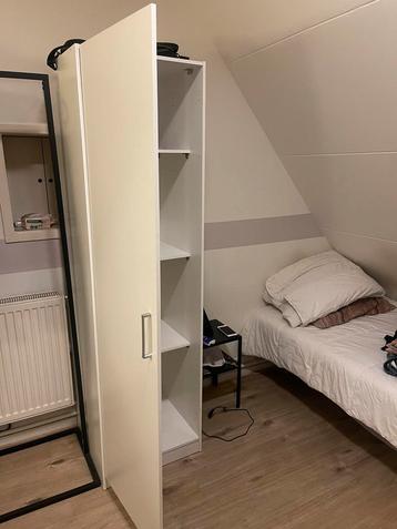 Witte kledingkast en zwart kledingrek  (5x beschikbaar)