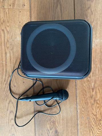 Draagbare speaker met microfoon beschikbaar voor biedingen