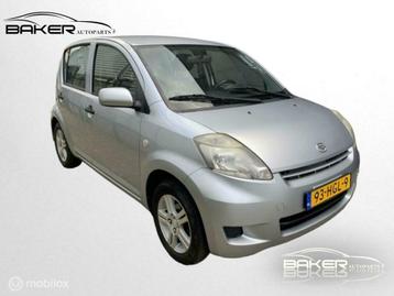 Rechter spatbord grijs Daihatsu Sirion 2 ('05-'12) beschikbaar voor biedingen