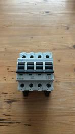 Doepke Hoofdschakelaar 63A RH063-400, Hobby en Vrije tijd, Elektronica-componenten, Ophalen of Verzenden, Zo goed als nieuw