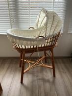 Rotan wieg met roomwitte bekleding en matrasje, Kinderen en Baby's, Ophalen, Zo goed als nieuw, Wieg