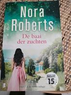 Nora Roberts - De baai der zuchten, Ophalen of Verzenden, Zo goed als nieuw, Nederland, Nora Roberts