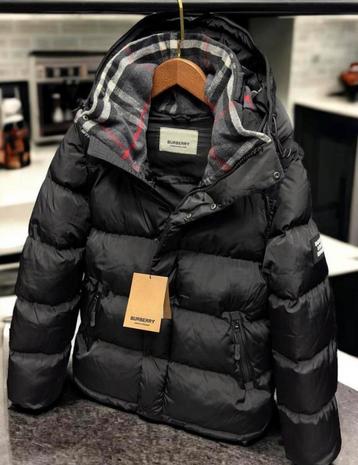 Burberry winterjassen beschikbaar voor biedingen
