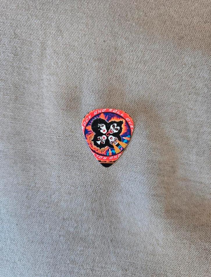 KISS PLECTRUM ROCK AND ROLL OVER, Verzamelen, Muziek, Artiesten en Beroemdheden, Zo goed als nieuw, Overige typen, Ophalen of Verzenden