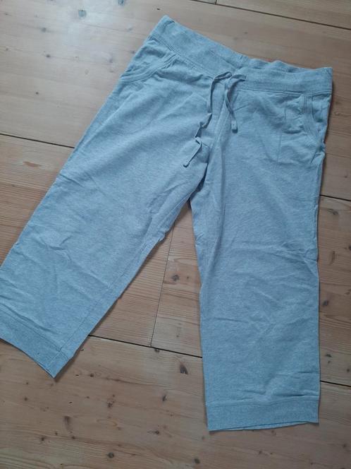 H&M kuitlengte zomer joggingbroek, grijs maat 42 = L, Kleding | Dames, Broeken en Pantalons, Zo goed als nieuw, Maat 42/44 (L)