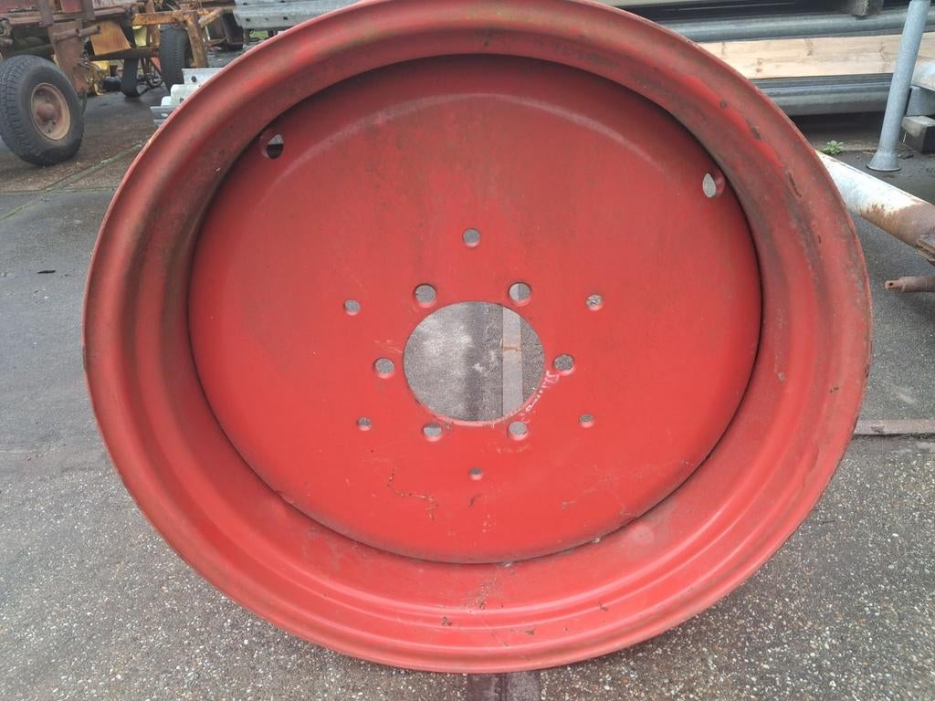 Set velgen 12.4x28 6 gats zf steek en nieuwe 12.4x28 banden, Ophalen of Verzenden