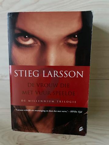 De Vrouw die met Vuur Speelde - Stieg Larsson beschikbaar voor biedingen