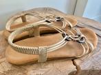 Leuke slippers beige/goud 41, Beige, Gedragen, Sandalen of Muiltjes, Ophalen of Verzenden