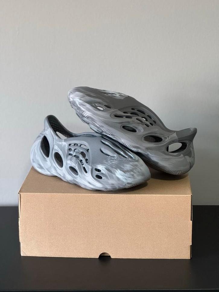 Adidas Yeezy Foam RNR MX Granite - Maat 46 ⅔, Kleding | Heren, Schoenen, Nieuw, Overige typen, Zwart, Ophalen of Verzenden