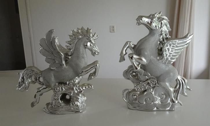 2 Pegasus Beelden van Keramiek in het Zilver, Antiek en Kunst, Kunst | Beelden en Houtsnijwerken, Ophalen