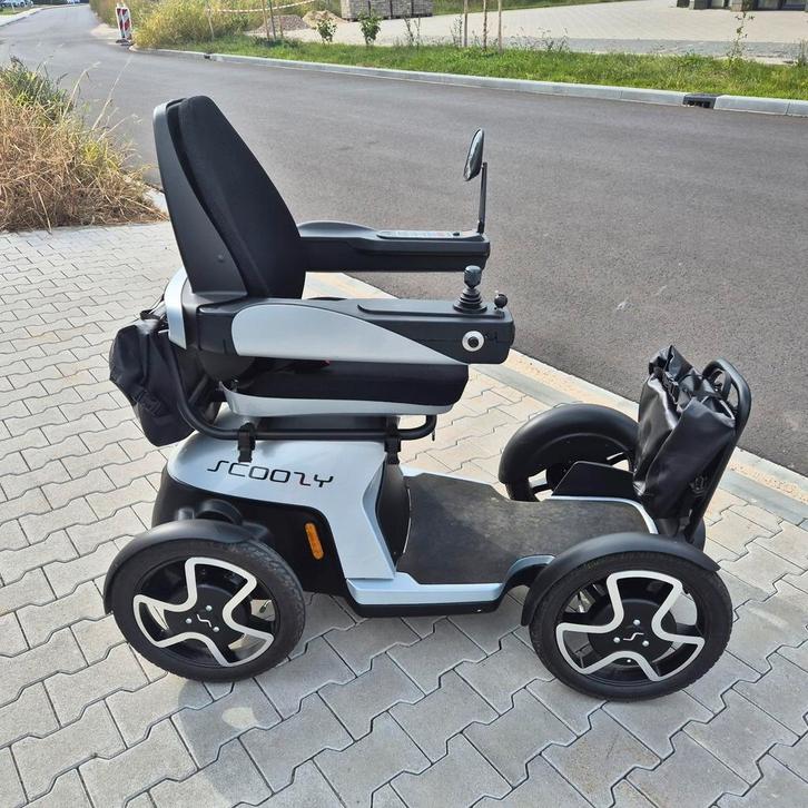 Scoozy type.C ,moderne scootmobiel 1 handig , nieuwstaat, Diversen, Brommobielen en Scootmobielen, 46 km of meer, 16 km/u of meer
