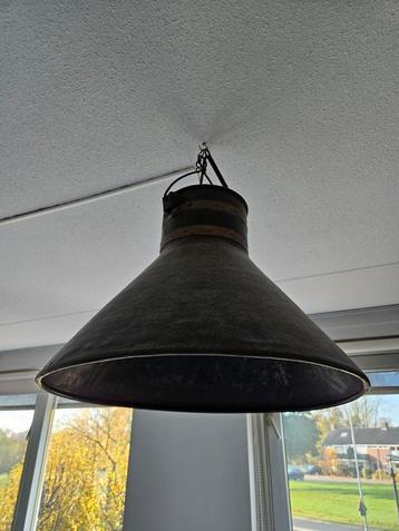 Robuuste Metalen Lamp beschikbaar voor biedingen