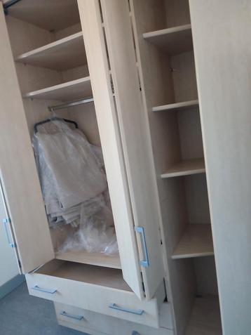 Hoge kledingkast 240 cm hoog 