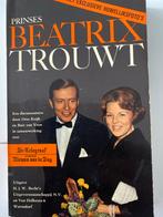 Beatrix trouwt - Boek met foto's van Beatrix en Claus, Ophalen of Verzenden, 20e eeuw of later, Gelezen