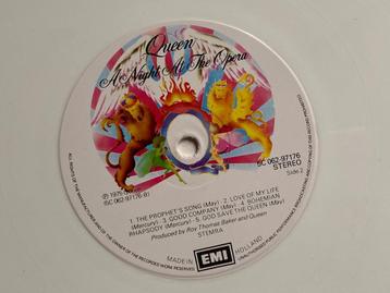 LP Queen A Night At The Opera  Wit Colored Vinyl - 1975 beschikbaar voor biedingen