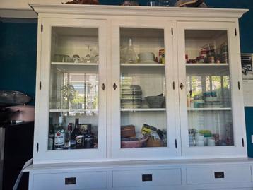Grote houten witte buffetkast  beschikbaar voor biedingen