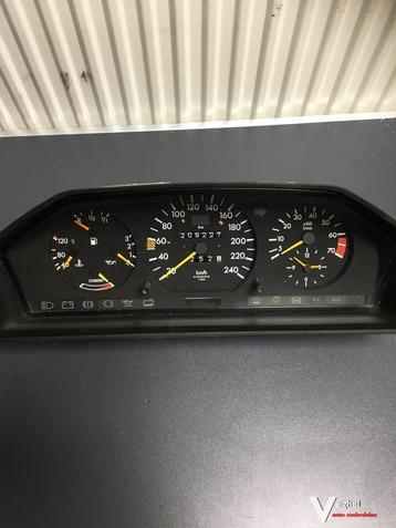 Mercedes W124      Benzine   124 542 2666  Km Tellerklok met beschikbaar voor biedingen