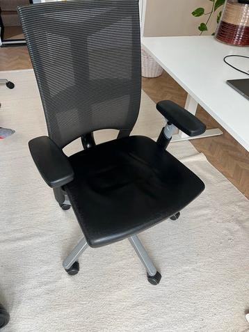 Ergonomische bureaustoel leer - nette staat beschikbaar voor biedingen
