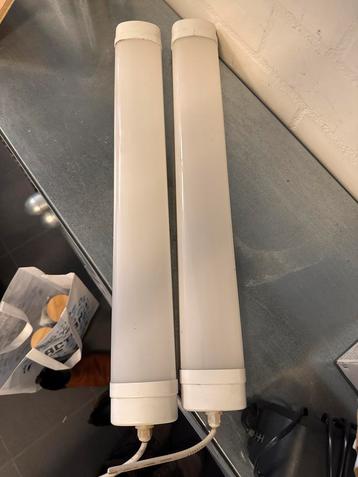 Twee LED Buis Lampen - Diamant beschikbaar voor biedingen