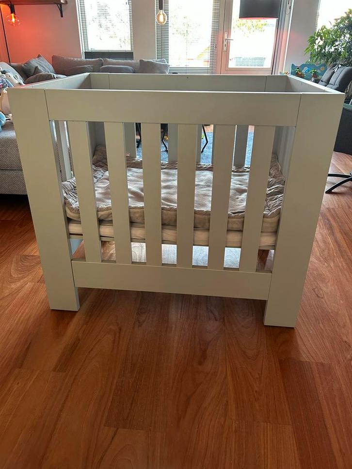 TWF Box Grijs met Matras en Kleed, Kinderen en Baby's, Boxen, Gebruikt, Rechthoekig, Boxkleed, Ophalen