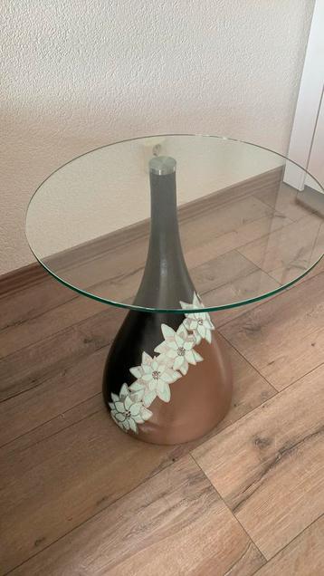 Bijzettafel beschikbaar voor biedingen