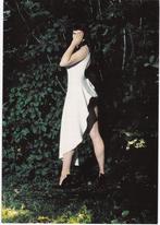 Marlies Dekker -Fashion Undressed foto Inez van Lamsweerde, Verzenden, 1980 tot heden, Ongelopen, Cultuur en Media