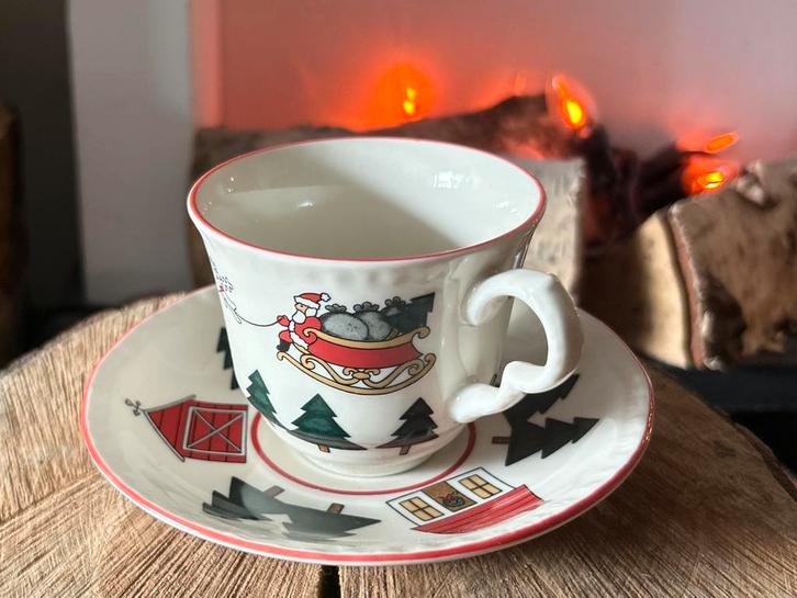 Vintage Kop en Schotel Mason’s Christmas Village 1796, Huis en Inrichting, Keuken | Servies, Gebruikt, Kop(pen) en/of Schotel(s)
