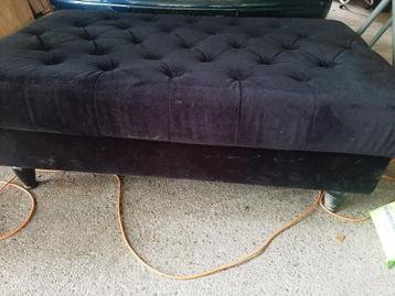 Zwart velours bankje 72 x 1.20 cm hoog 45 cm beschikbaar voor biedingen