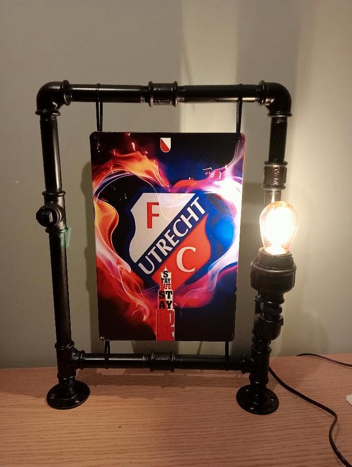 industriële handgemaakte steampunk lamp F.C. UTRECHT, Verzamelen, Sportartikelen en Voetbal, Nieuw, Overige typen, F.C. Utrecht