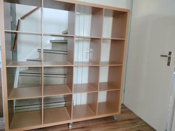 Open boekenkast. beschikbaar voor biedingen