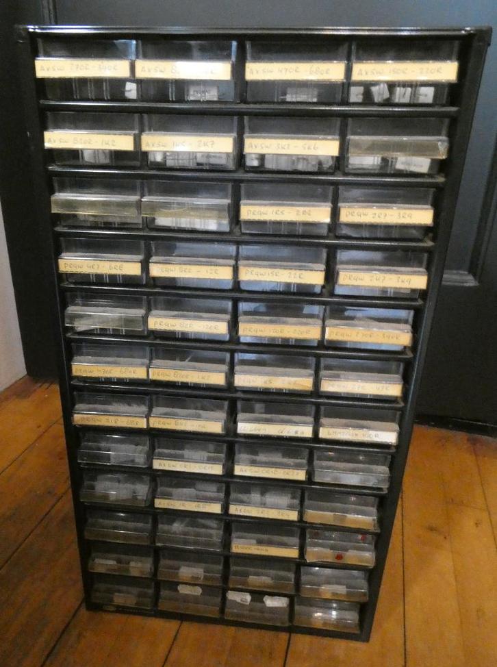 Raaco Ladekast met 350 Keramische weerstanden hoog wattage, Hobby en Vrije tijd, Elektronica-componenten, Zo goed als nieuw, Ophalen of Verzenden