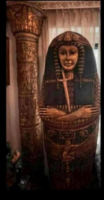 Prachtige Unieke Egyptische Sarcofaag Kast beschikbaar voor biedingen