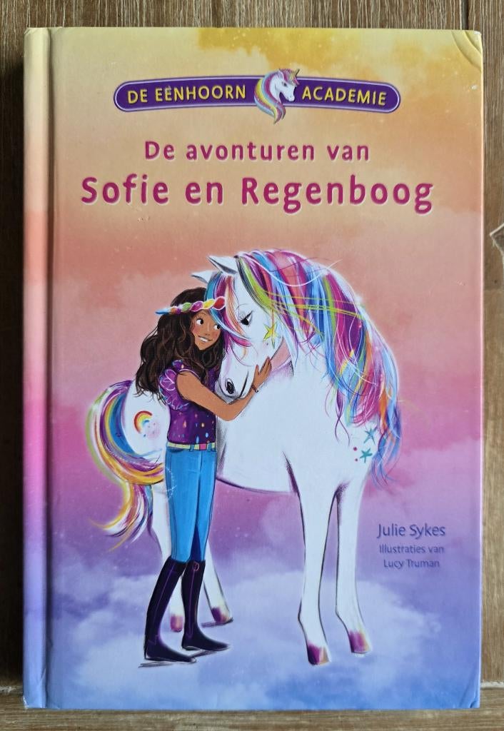De avonturen van Sofie en Regenboog - Julie Sykes, Boeken, Ophalen of Verzenden, Zo goed als nieuw, Julie Sykes, Fictie algemeen