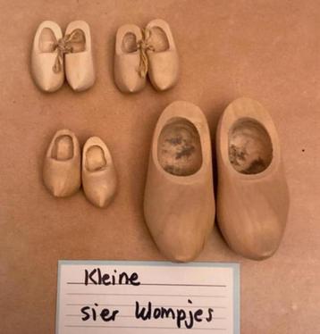 Mini houten klompjes  beschikbaar voor biedingen