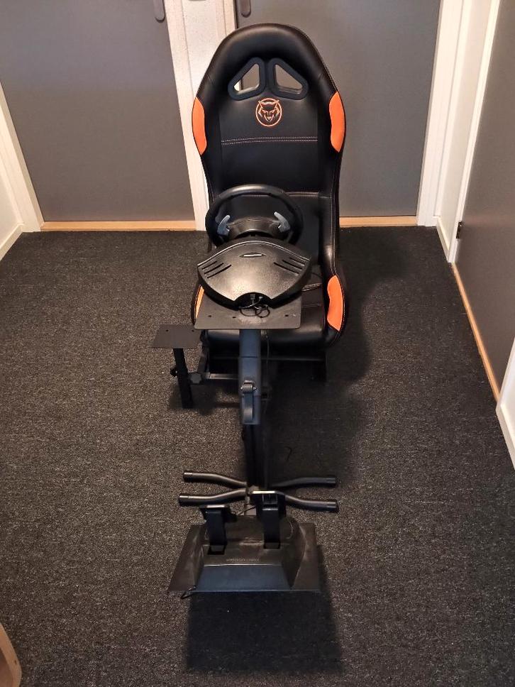 Racestoel met racestuur en pedalen. Complete set., Spelcomputers en Games, Spelcomputers | Overige Accessoires, Zo goed als nieuw