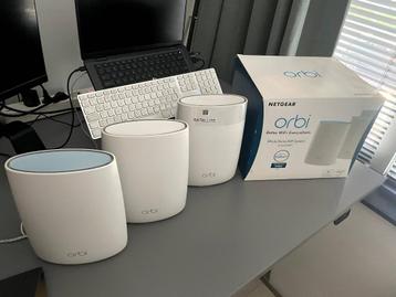 Netgear Orbi RBK53 – Mesh WiFi Systeem (router + 2 satelliet beschikbaar voor biedingen