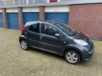 Peugeot 107 Sportium 5 deurs uitvoering met Airco - NAP, Auto's, Peugeot, Te koop, Zilver of Grijs, Benzine, 3 cilinders