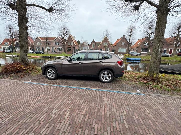 BMW X1 2.0 Sdrive 18I AUT 2013 Bruin, Auto's, BMW, Particulier, X1, Adaptive Cruise Control, Centrale vergrendeling, Climate control