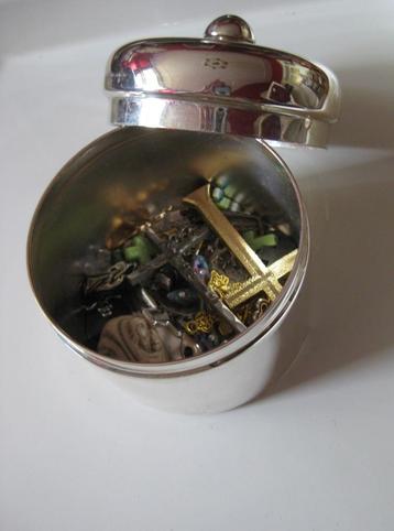 Verzilverd potje Maestri / religie hangers kruis rozenkrans beschikbaar voor biedingen