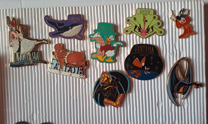 Disney Fantasia Pins 1940 & 2000 Mickey Mouse Donald Duck, Verzamelen, Speldjes, Pins en Buttons, Gebruikt, Speldje of Pin, Figuurtje