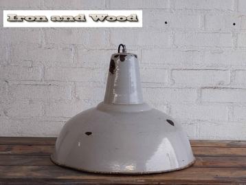 Grote grijze vintage stoere hanglamp H36 D46 - oud beschikbaar voor biedingen