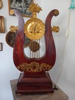 Antieke Franse Harp vergulde Klok ca: 1930 lopend te zien., Ophalen of Verzenden