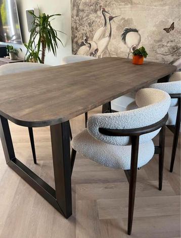 Japandi stijl eettafel
