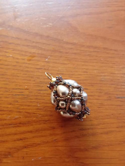 Handgemaakte Kettinghanger met parels, Sieraden, Tassen en Uiterlijk, Kettinghangers, Nieuw, Overige materialen, Bruin, Overige voorstellingen