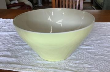 Pastel regout schaal beschikbaar voor biedingen