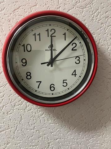 Rode Wand/Keukenklok beschikbaar voor biedingen