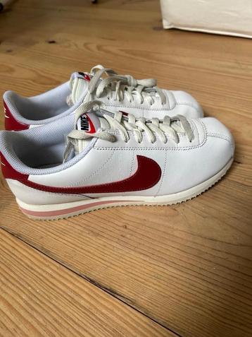 Sneakers Nike wit rood leer, z.g.a.n. maat 41 beschikbaar voor biedingen