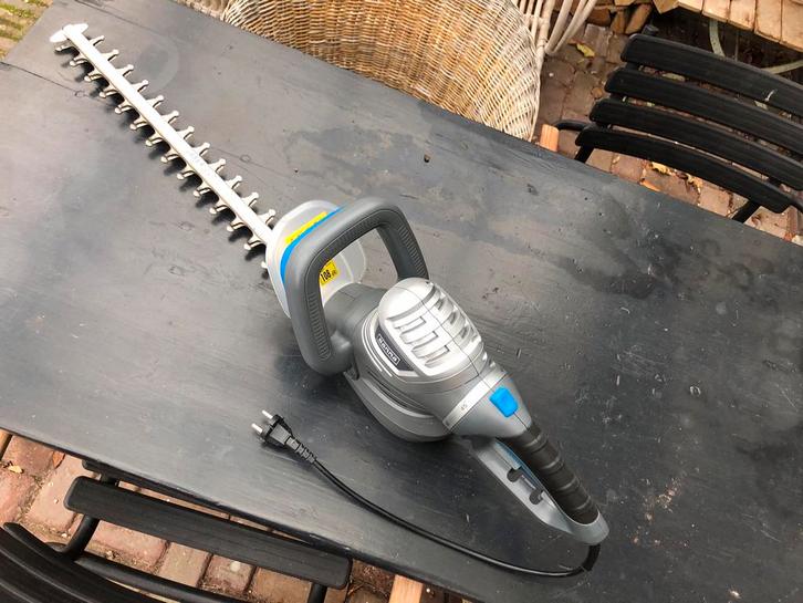 Zgan grote heggenschaar van Gamma, Tuin en Terras, Heggenscharen, Zo goed als nieuw, Elektrisch, Ophalen