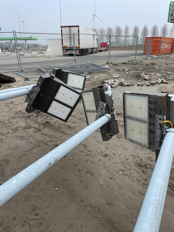 Lichtmast 21,5m met LED armatuur zevenberschehoek, Zakelijke goederen, Machines en Bouw | Industrie en Techniek, Ophalen